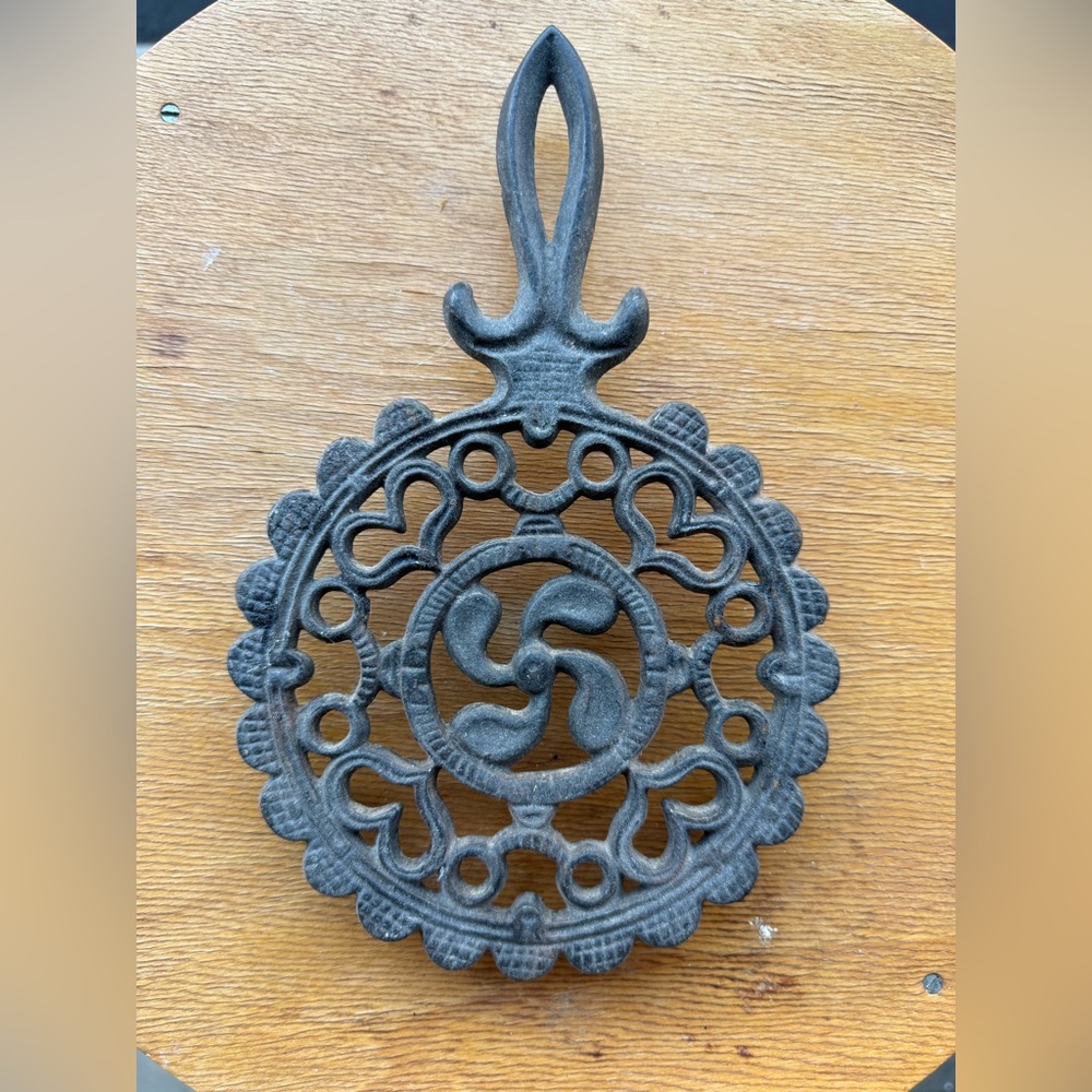 Vintage 1952 J.Z.H. Cast Iron Trivet – Teardrop Heart Design - John Zimmerman